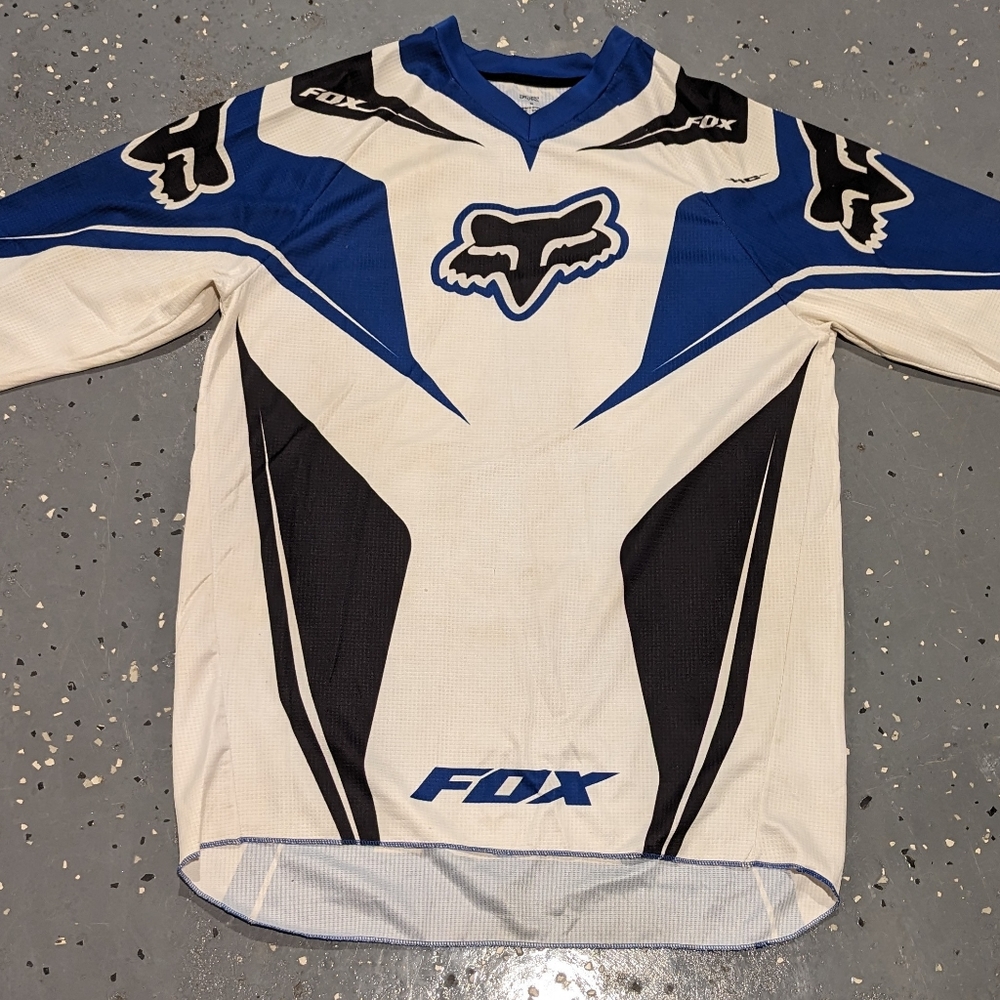 Men's fox racing gear size medium top. 32 pants